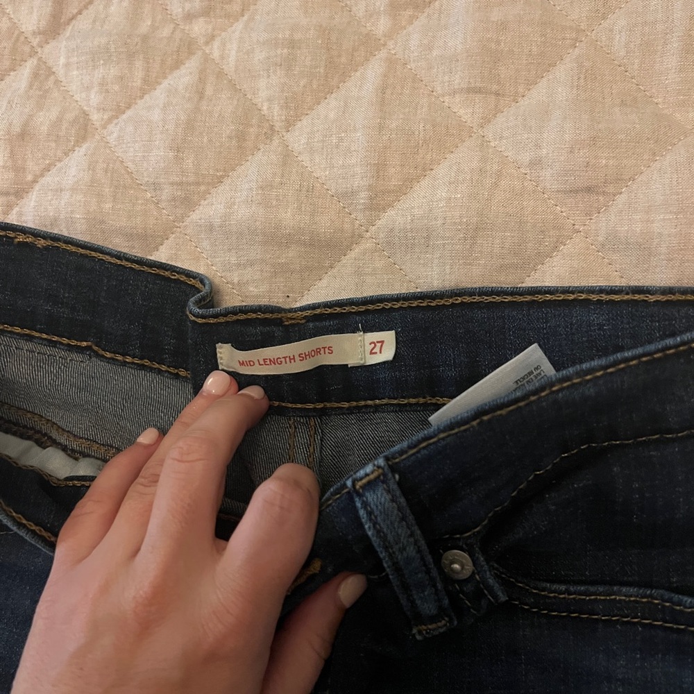 Levi's MID LENGTH WOMEN'S SHORTS - Picture 3 of 6